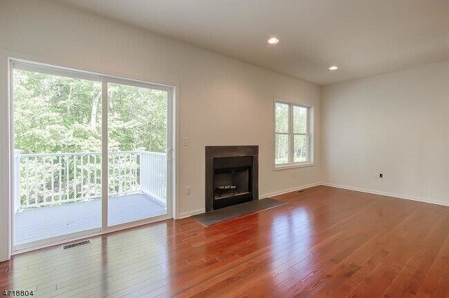 Building Photo - 15 DeCroce Ct
