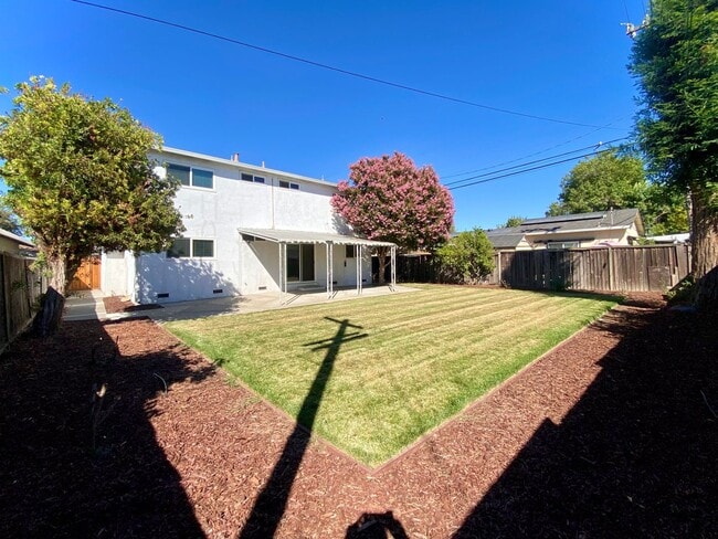 Building Photo - Gorgeous 5-bedroom home located in Fremont! – Huge Backyard!