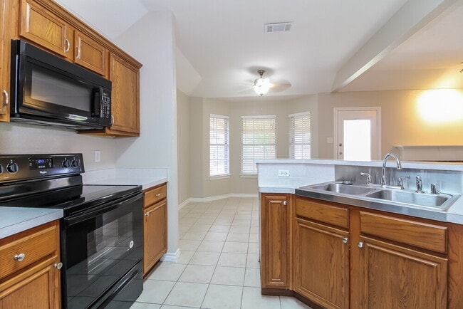 Foto del edificio - 1232 Clay Ln
