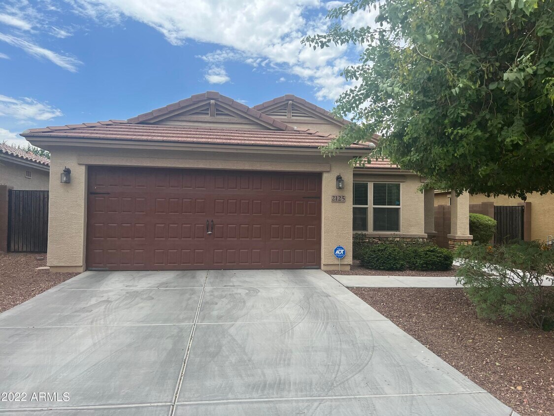 Primary Photo - 2125 E Campo Bello Dr