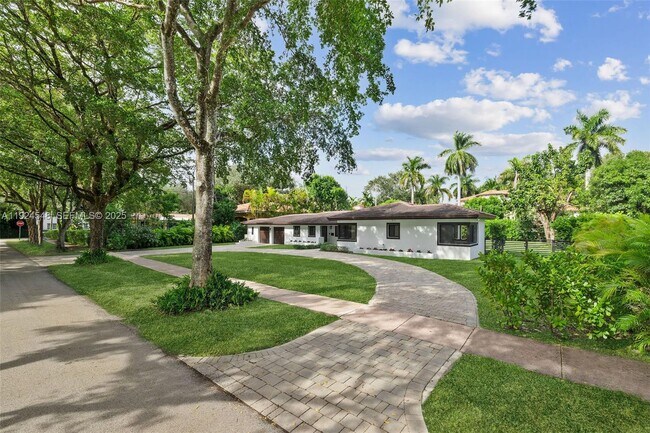 Building Photo - 743 Aledo Ave