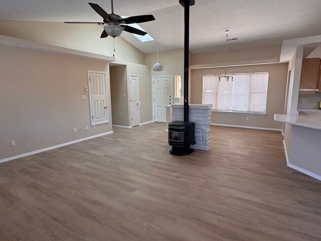 Foto del edificio - 3 Bedroom, 2 Bathroom Home in Tijeras, NM