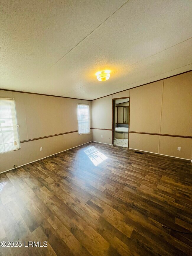 Foto del edificio - 153 Middlefield Cir