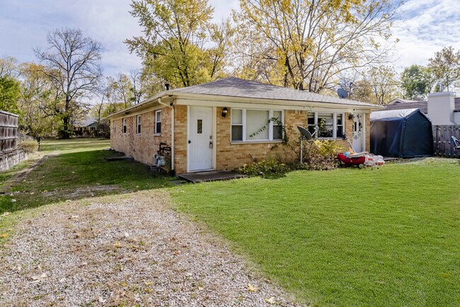 Foto del edificio - Bright & Inviting 2BR Home Near the Monon Center