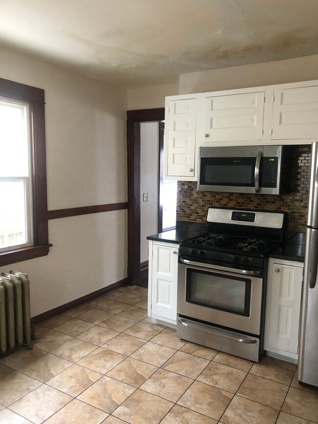 Building Photo - Beautiful 6br house with garage