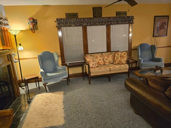 Building Photo - 437 S Craig Pl