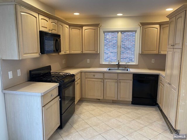 Foto del edificio - 395 Washington Ave