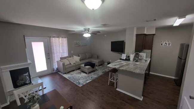 Foto del edificio - 1305 W Villa Maria Rd