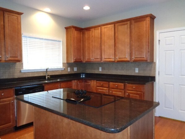 Foto del edificio - 319 Forest Bend Dr