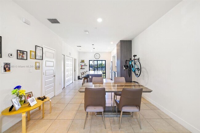 Foto del edificio - 7825 NW 104th Ave