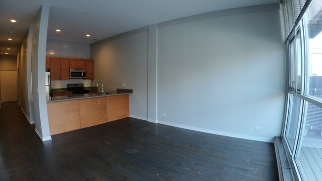 Building Photo - 1540 W Fullerton Ave