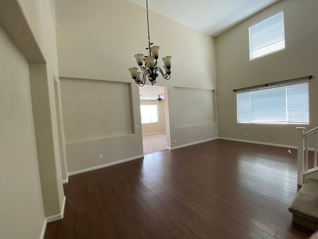 Foto del edificio - 5106 Rowe Dr