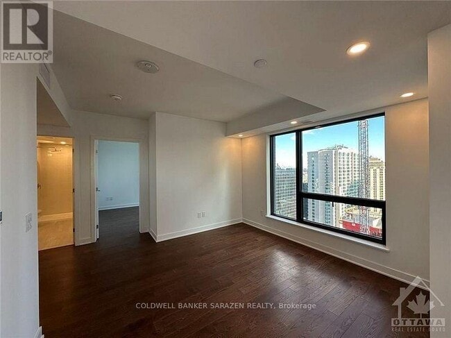 Building Photo - 340 Queen St