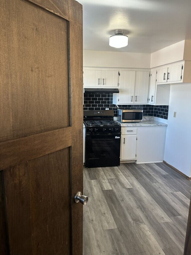 Foto principal - 4356-4358 S. Iowa Ave