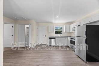 Building Photo - 27038 State Hwy B