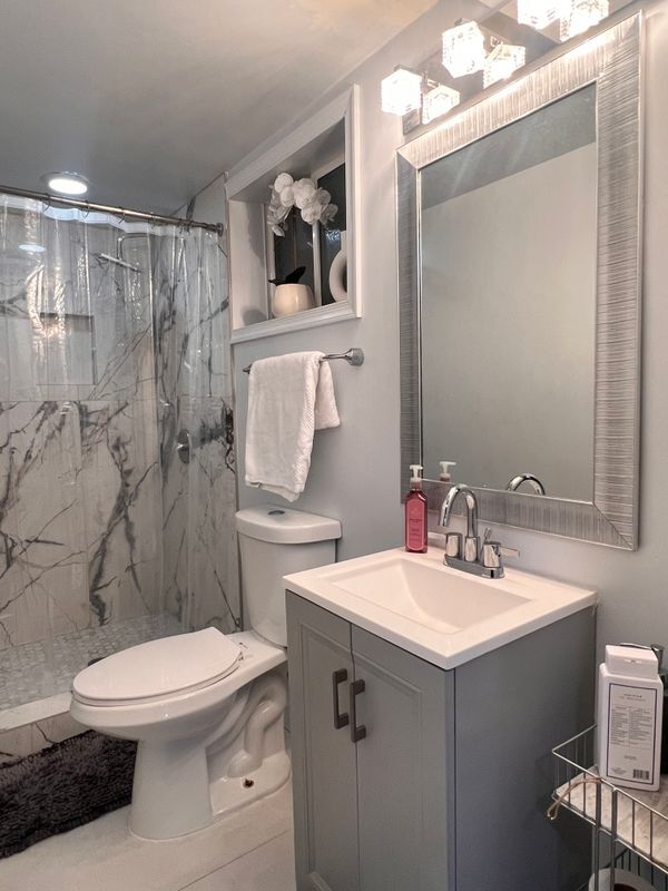 Building Photo - 114 Urell Pl NE