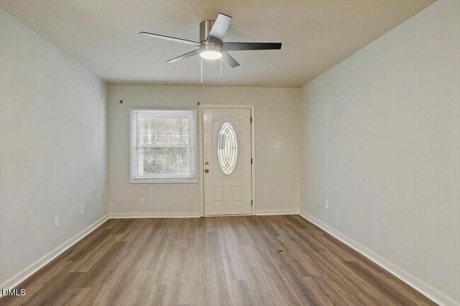 Foto del edificio - 7124 Longstreet Dr