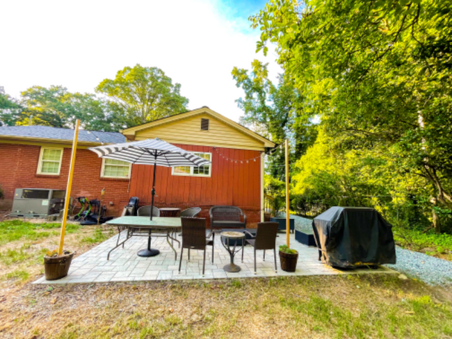 Building Photo - 1016 Hickory Nut St