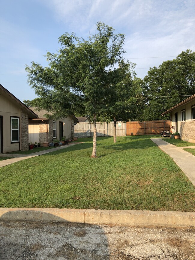 Building Photo - Countryside Apartments