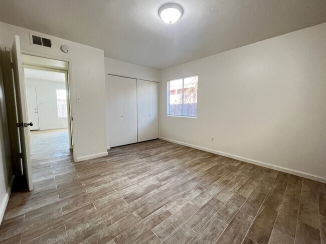 Building Photo - 2704 N Halfmoon / 2711 Hollyhock