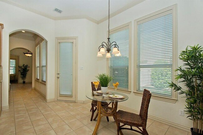 Foto del edificio - 6393 Burnham St