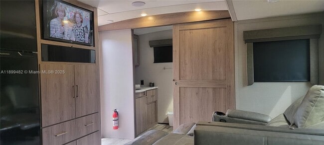 Foto del edificio - 15900 NW 45th Ave