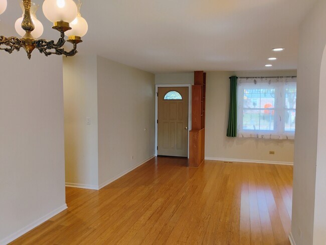 Building Photo - 950 Dunham Ln