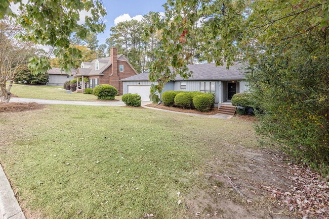 Building Photo - 891 Hunting Horn Way E