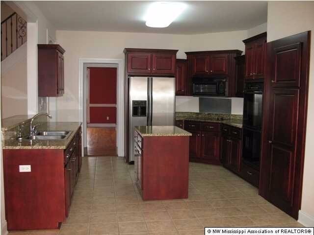 Foto del edificio - Olive Branch  - 5 Bedrooms (or 4 Bedrooms & 1 - 29' x 12' Game Room), 3 Full Baths, 3 Car Garage ...