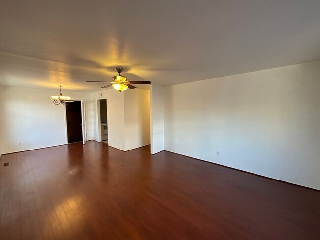 Building Photo - 3 Bedroom Single Story Available Near Coma...