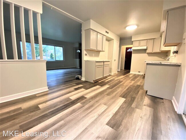 Building Photo - 3 br, 1.5 bath House - 6481 N 52nd Street
