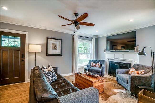 Building Photo - 2311 Barberry Dr