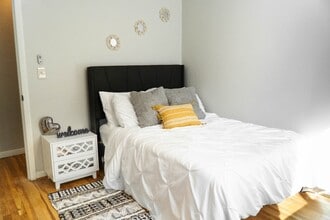 Building Photo - 6159 Ridge Ave