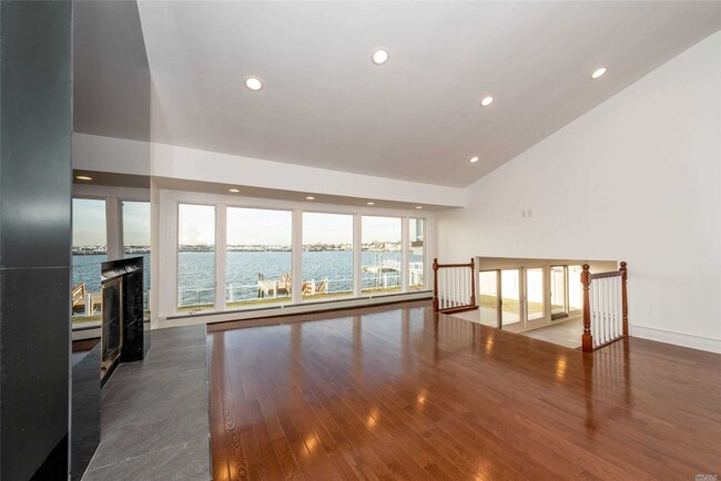 Foto del edificio - 3372 Hewlett Ave