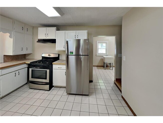Foto del edificio - 14220 Crosstown Blvd NW