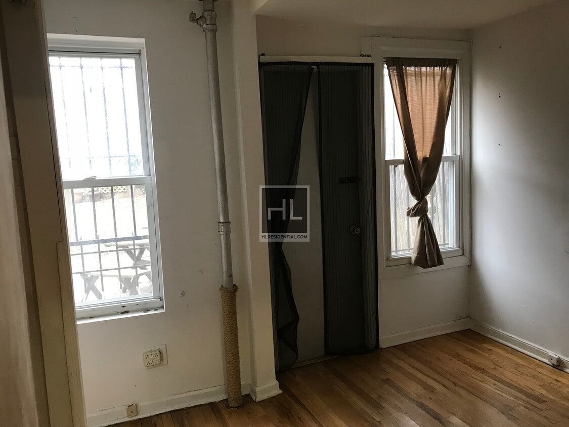 Building Photo - 298 15th st 2L