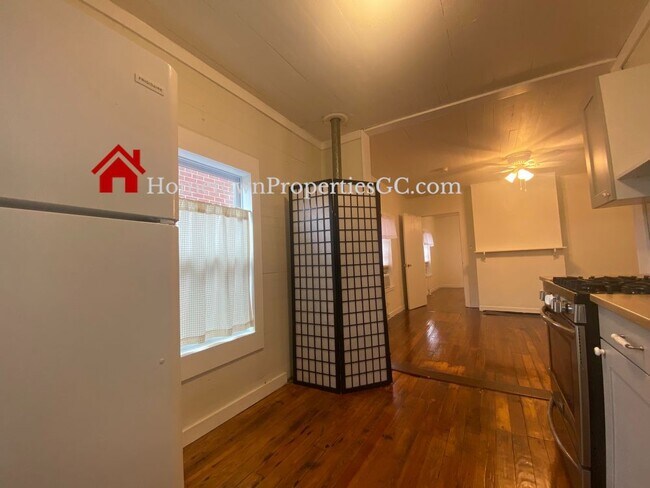 Building Photo - Downtown  Pensacola Cottage