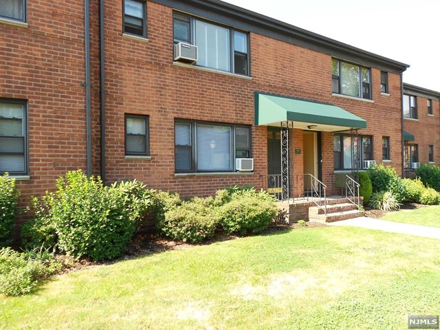 Primary Photo - 2193 N Central Rd