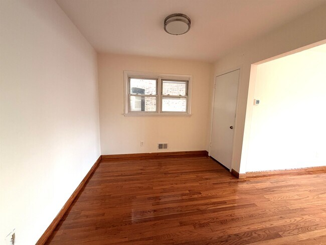 Building Photo - 304 Columbia Ave