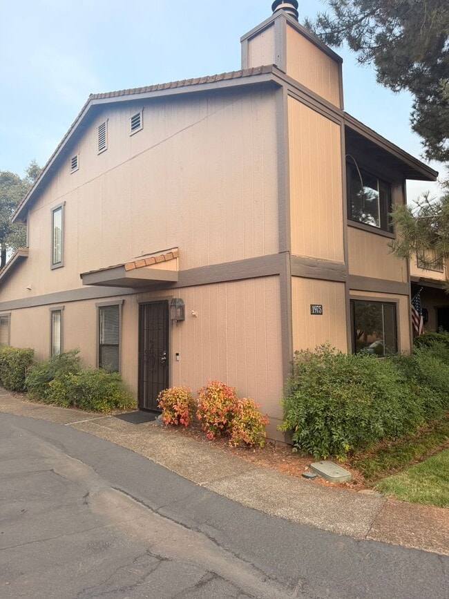 Building Photo - 1975 Bechelli Ln