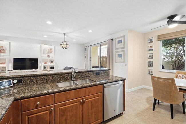 Foto del edificio - 1801 Coastal Bay Blvd