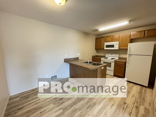 Building Photo - 2592 Prospect Dr