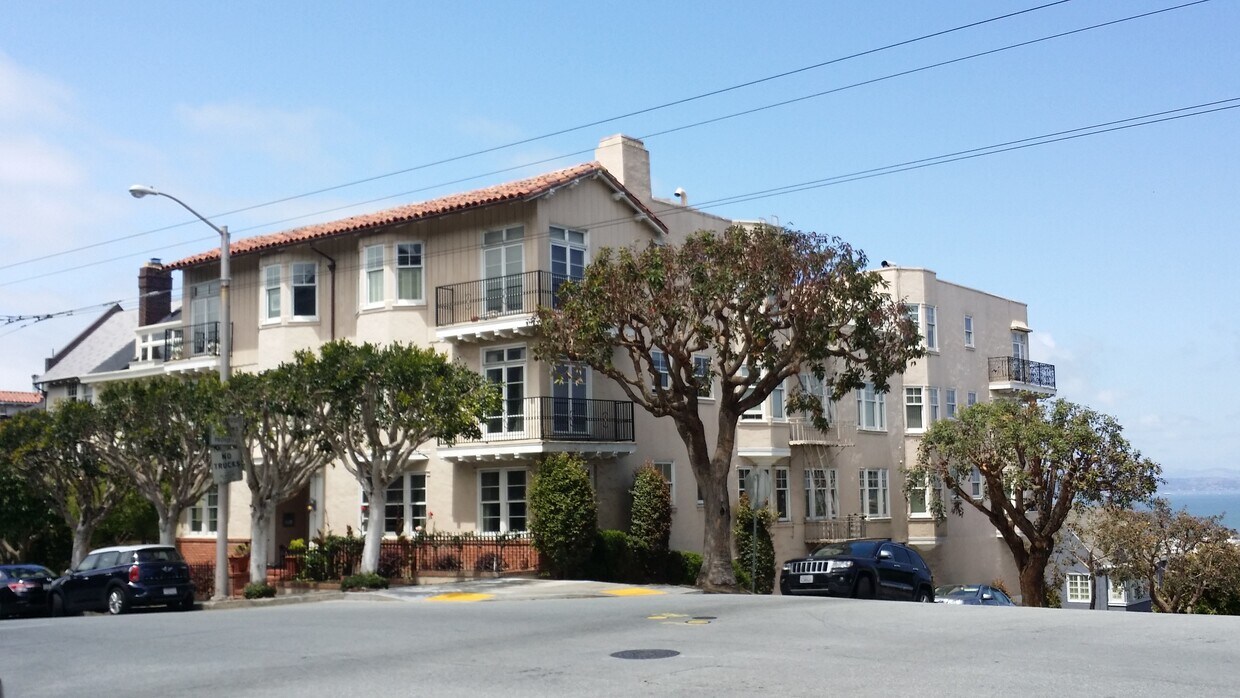 Union at Divisadero - 2600 Union St