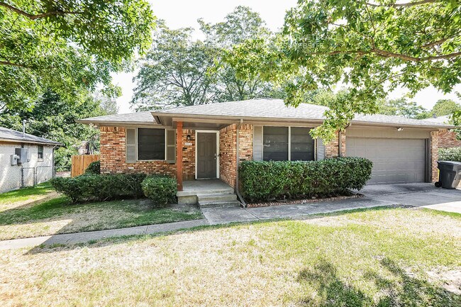 Building Photo - 8514 Sweetwater Dr