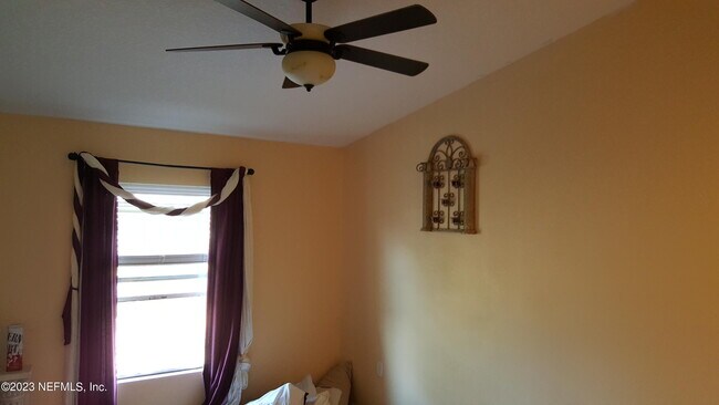 Foto del edificio - 7920 Merrill Rd