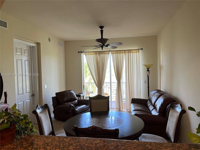 Building Photo - 3500 Oaks Clubhouse Dr