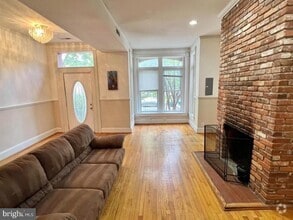 Building Photo - 824 7th St NE