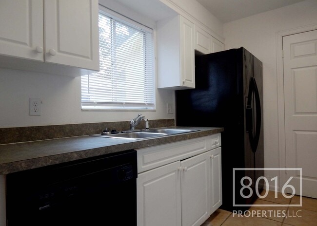 Building Photo - 4755 White Willow Ln