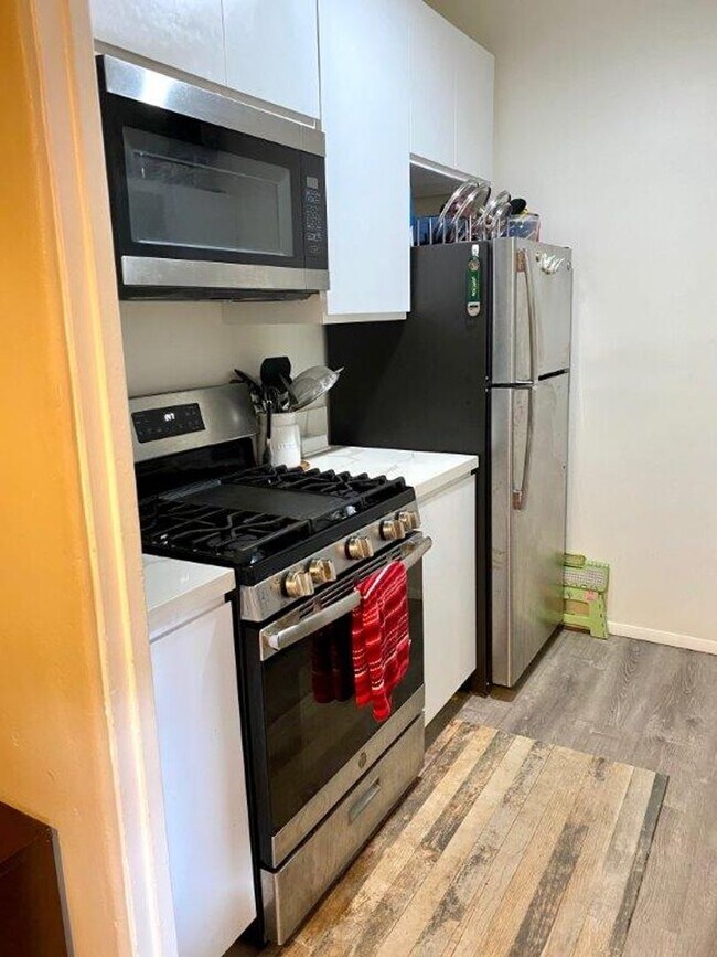 Foto del edificio - Upstairs 1 bedroom 1 bathroom apartment - ...
