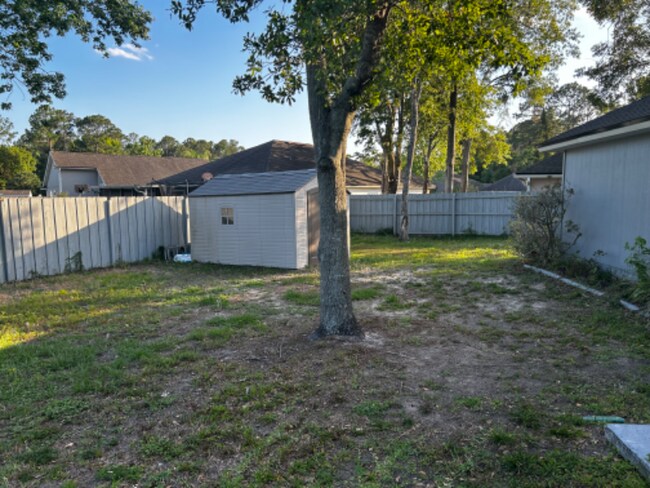 Foto del edificio - 1519 Wayward Wind Ln